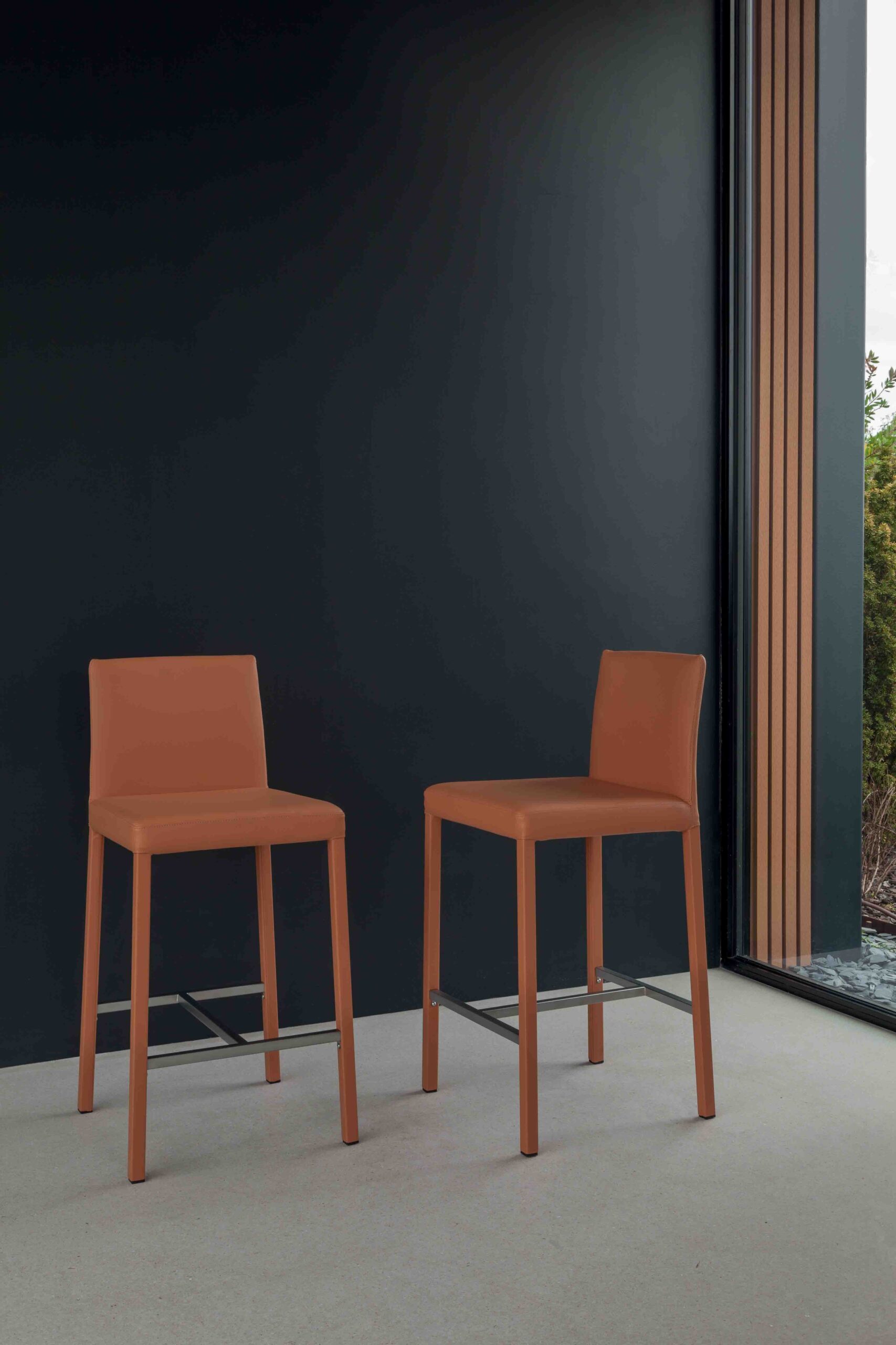 ROMY-SGABELLO-1-scaled